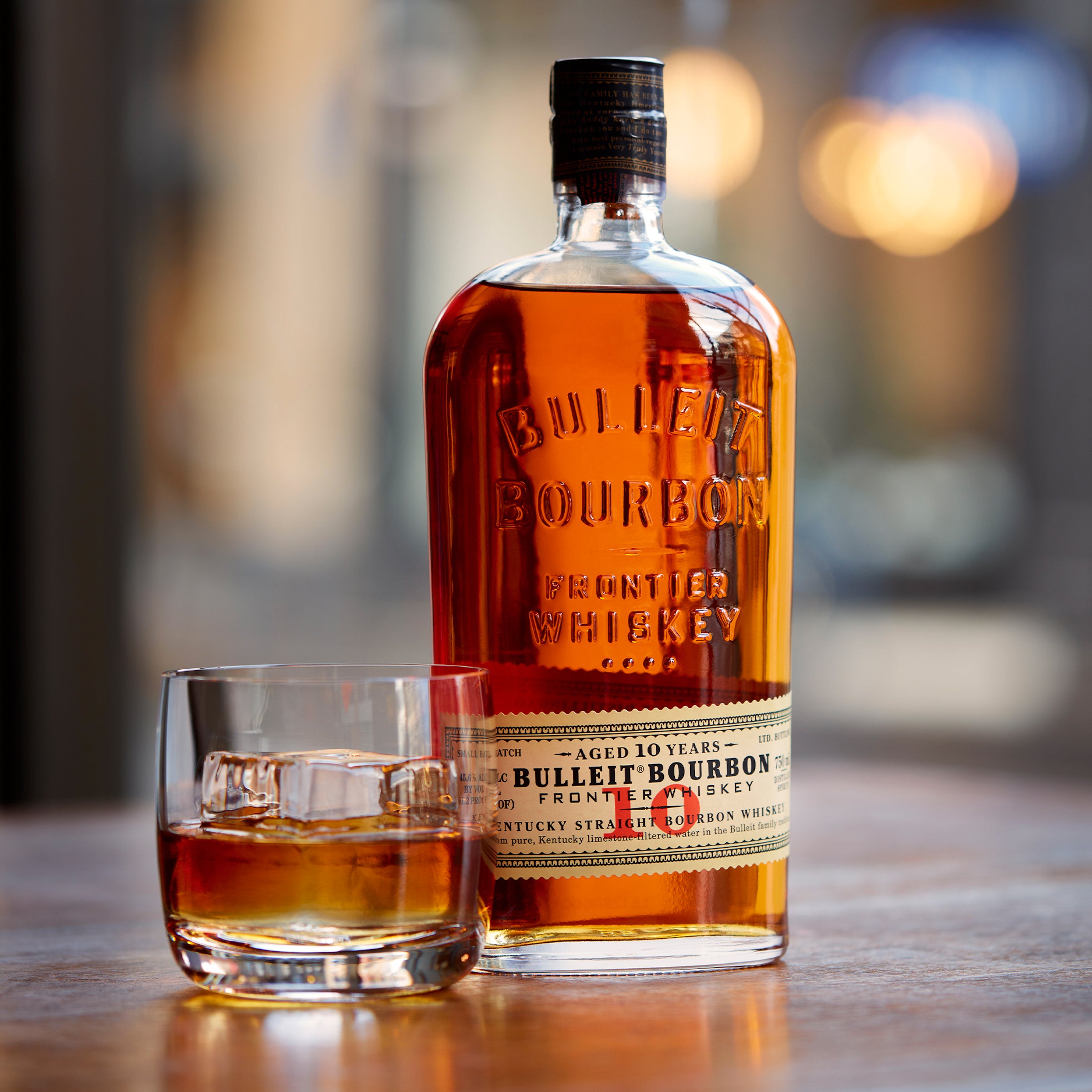 5000281048406_Bulleit_Bourbon_10_Year_Old_American_Frontier_Whiskey_Serve_on_Ice.jpg