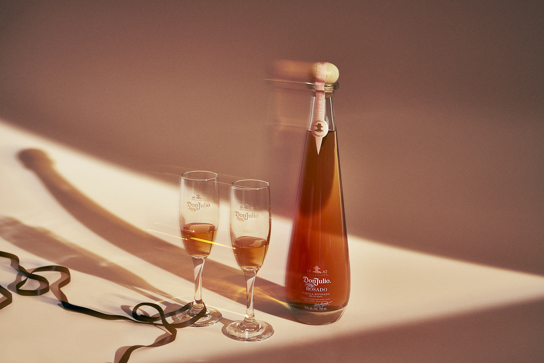 DJ_Por_Amor_Rosado_Bottle_Serve_01_F25_H1.png
