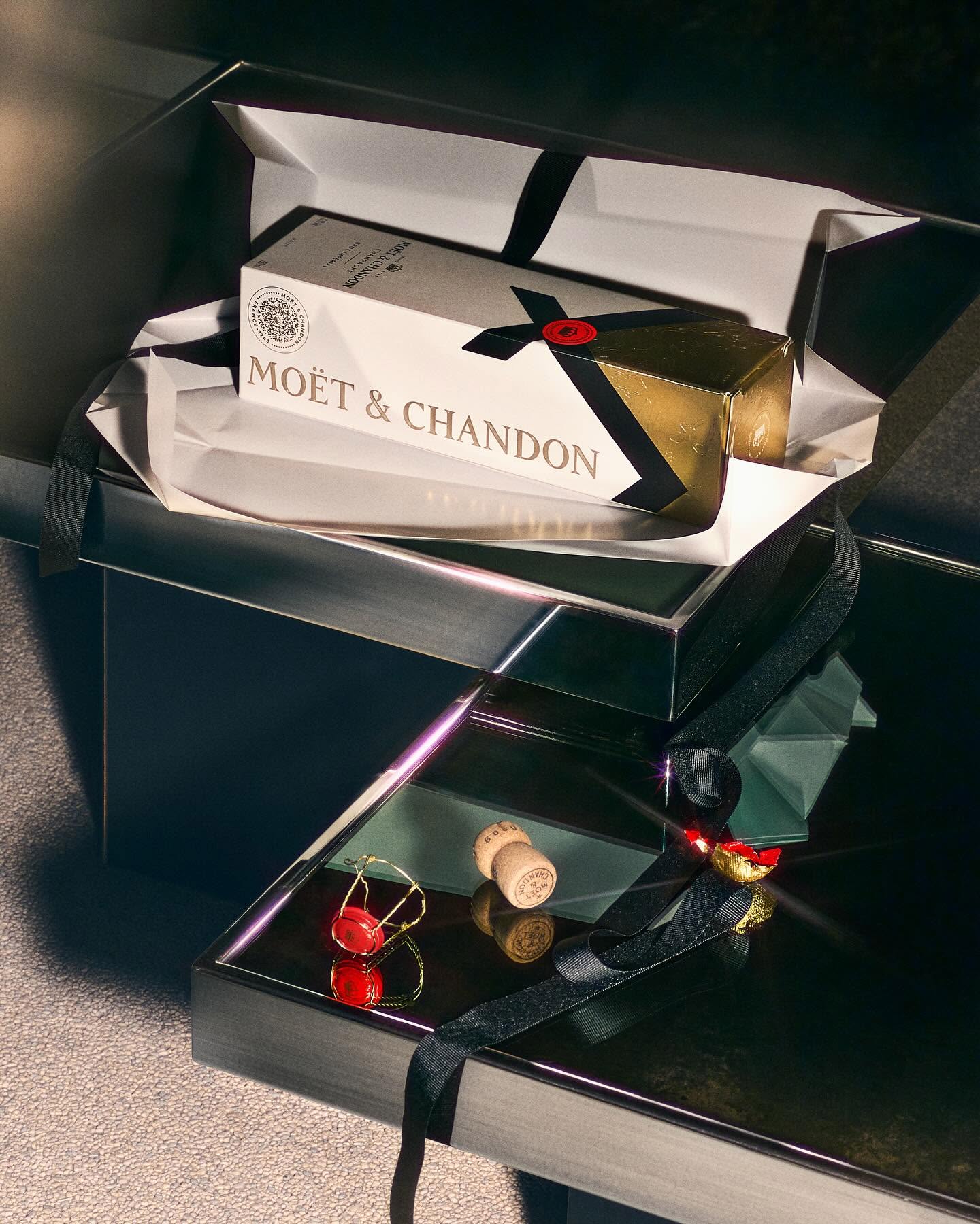 Moet_giftbox.jpg